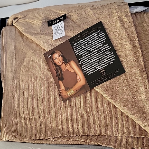 IMAN Global Chic Soft Wrap in champagne color - Picture 3 of 7